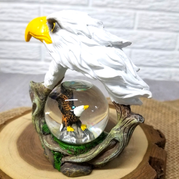Bald Eagle figure/snow/glitter globe - Picture 7 of 11